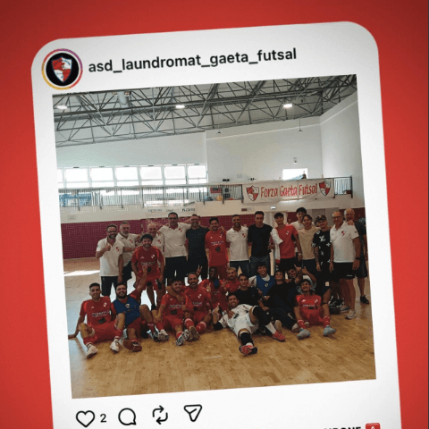 La squadra festeggia la vittoria 5-0 contro Invictus Ardea